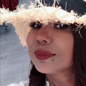 Meet your Posher, Roxana